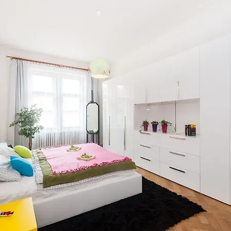 Na Smetance Hostel *