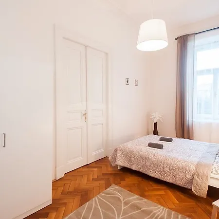 Na Smetance Hostel Praag